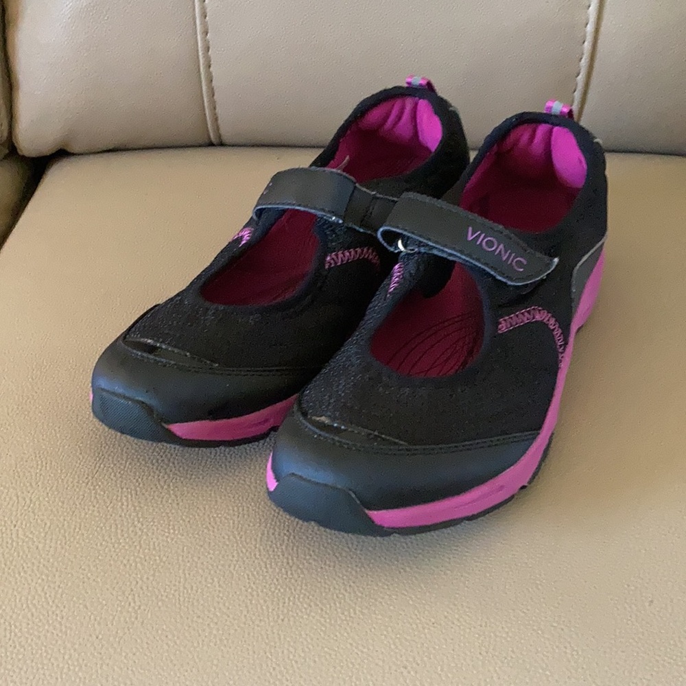 Vionic Women’s Sunset Maryjane sneaker size 9.5